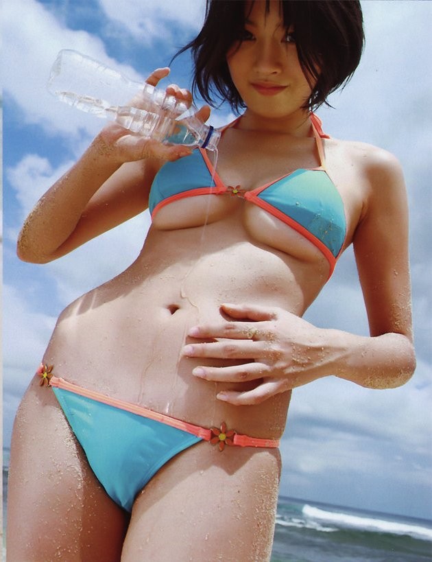 【巨乳タレント水着画像】激エロ巨乳ボディの芸能人ビキニ水着画像 55