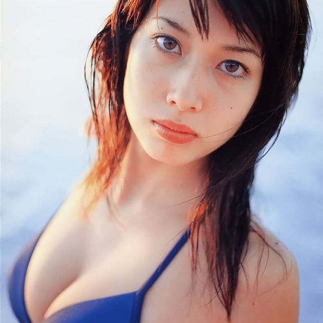 【小林恵美グラビア画像】芸能界引退を発表したグラドル美女のセクシー水着画像 37