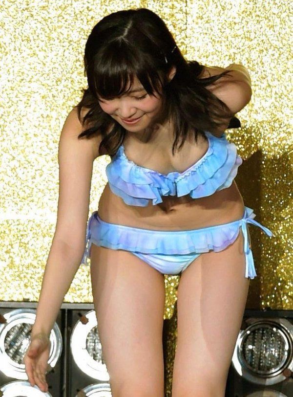 【AKB48エロ画像】スレンダーボディに美脚が眩しい指原莉乃の水着画像 21