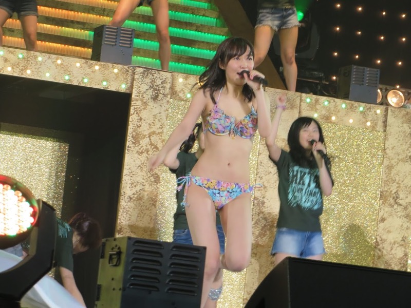 【AKB48エロ画像】スレンダーボディに美脚が眩しい指原莉乃の水着画像 28
