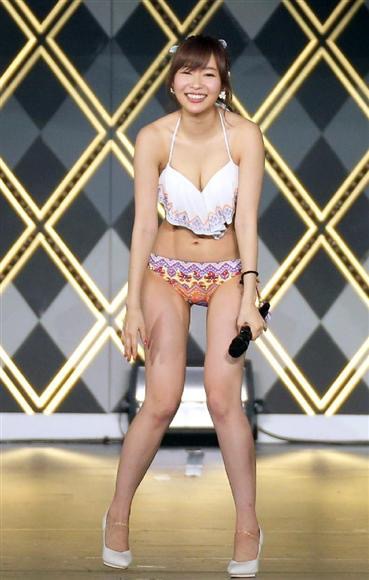 【AKB48エロ画像】スレンダーボディに美脚が眩しい指原莉乃の水着画像 58