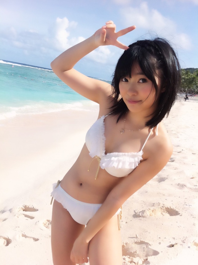 【AKB48エロ画像】スレンダーボディに美脚が眩しい指原莉乃の水着画像 67