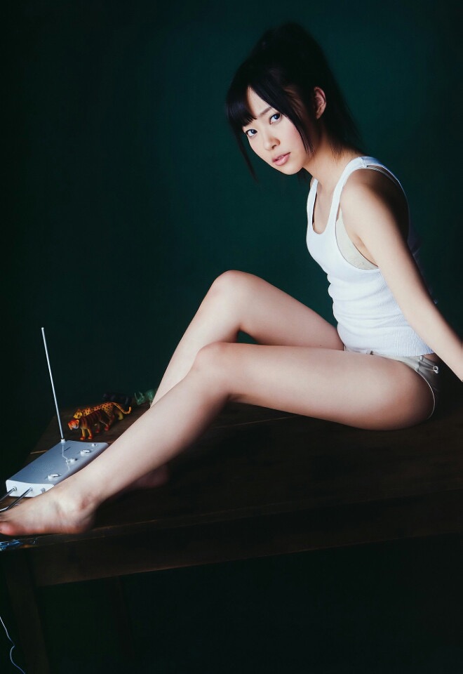 【AKB48エロ画像】スレンダーボディに美脚が眩しい指原莉乃の水着画像 69