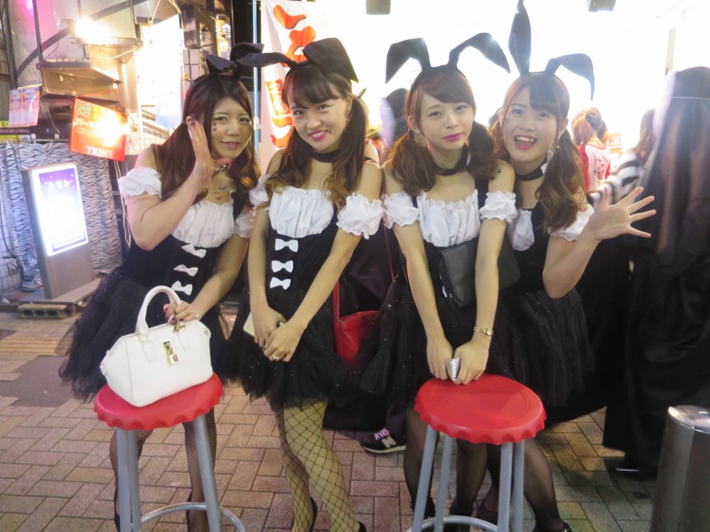 【ハロウィンコスプレ画像】渋谷に集まるギャル達の凝った様々な衣装がエロい！