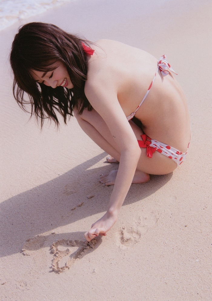 【泉里香グラビア画像】専属ファッションモデルが魅せる美しくエロいビキニ水着姿 31