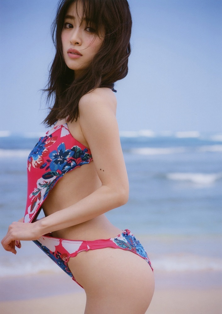 【泉里香グラビア画像】専属ファッションモデルが魅せる美しくエロいビキニ水着姿 37