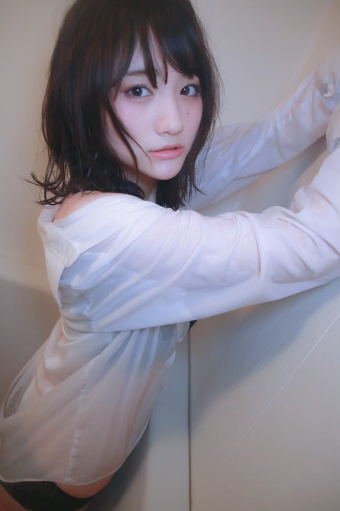 【そよんエロ画像】生まれも育ちも東京の韓国人モデルが披露するエロカワ写真 11