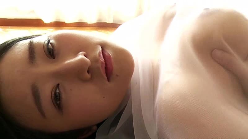 【深井彩夏エロ画像】イメージビデオで乳首を見せまくってたGカップ娘の現在は？ 17