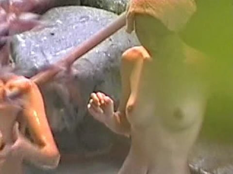 【素人温泉エロ画像】リラックスし過ぎて裸を撮られてしまった素人娘 72