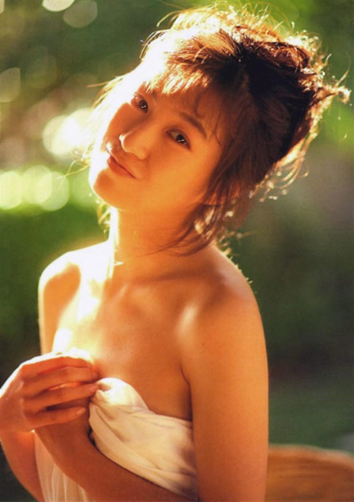 【森口博子お宝画像】ガンダム歌手として人気の歌姫が昔撮ってたセミヌード！ 39