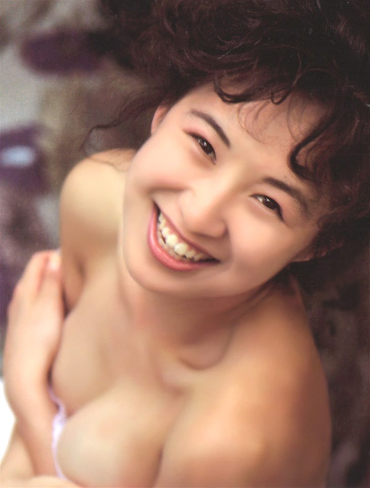 【森口博子お宝画像】ガンダム歌手として人気の歌姫が昔撮ってたセミヌード！ 40