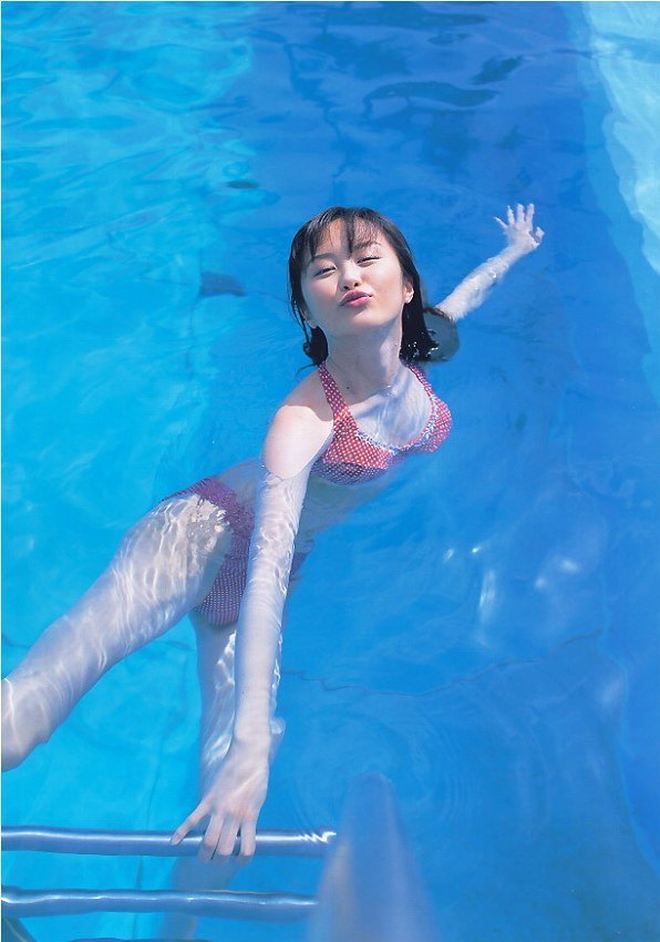【山口もえお宝画像】ゆるふわ系で人気だったお嬢様タレントの水着グラビア 23