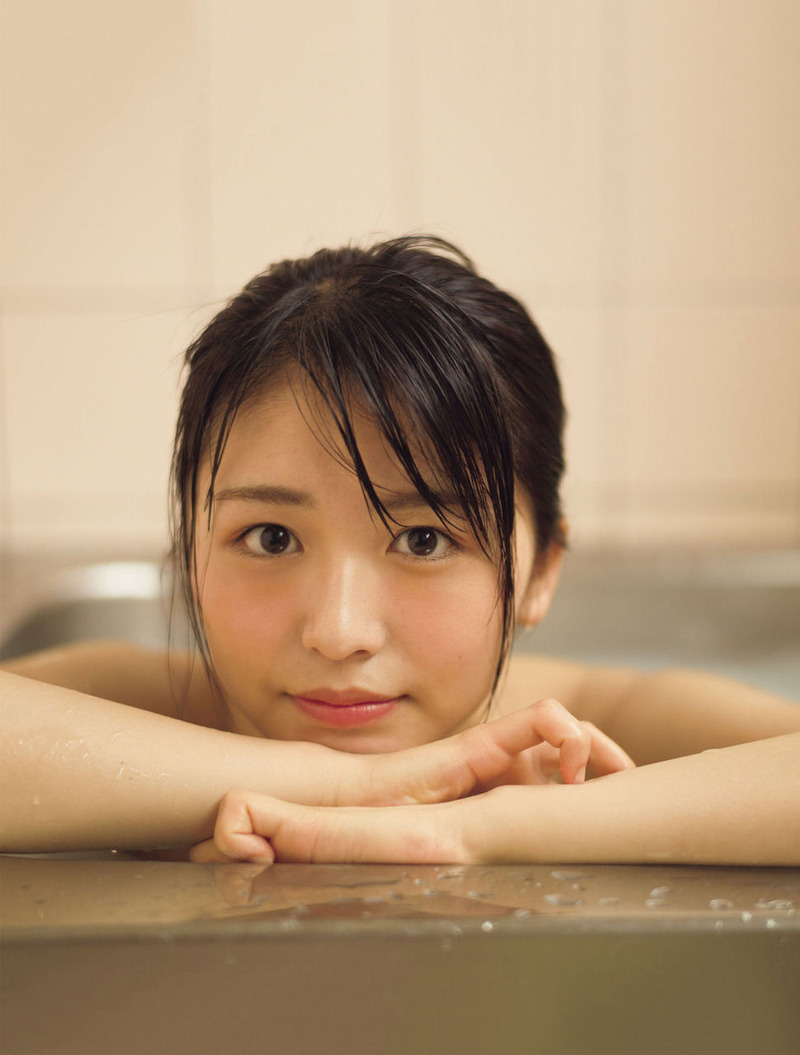 【櫻坂46エロ画像】改名して新しいスタートを切ったグループアイドルの水着写真 15