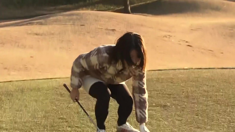 【女子アナキャプ画像】ゴルフでスカートひらひらさせてパンチラ寸前！？ 28