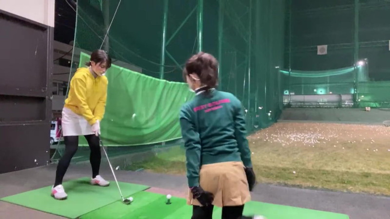 【女子アナキャプ画像】ゴルフでスカートひらひらさせてパンチラ寸前！？ 38