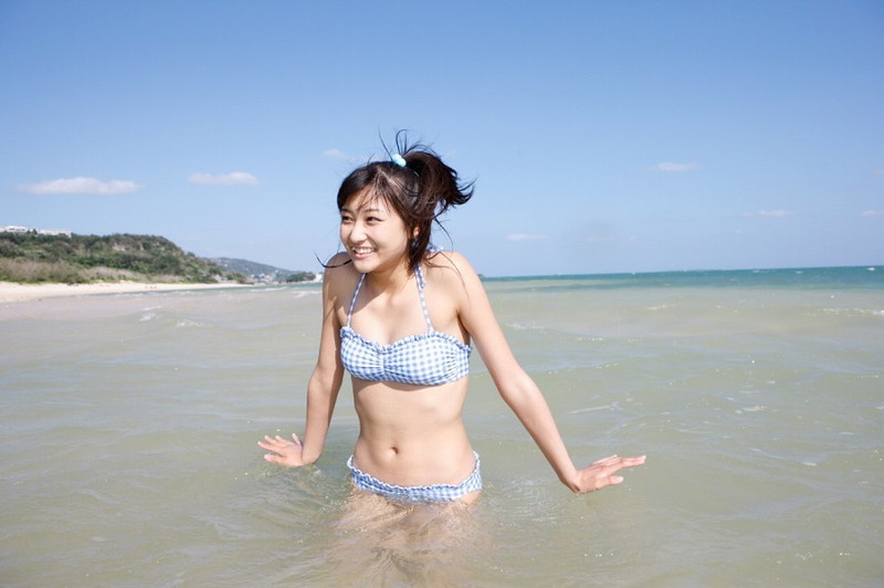 【和田彩花グラビア画像】元ハロプロアイドルの可愛くて健康的なビキニ姿 18