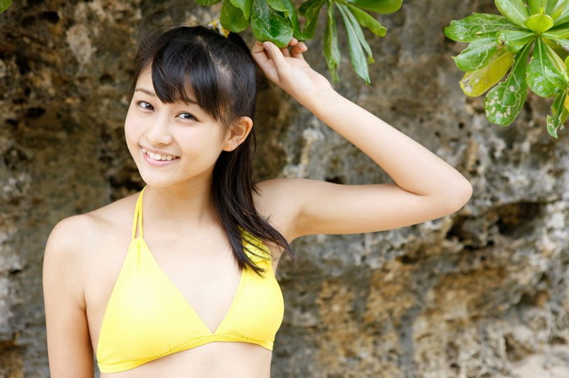 【和田彩花グラビア画像】元ハロプロアイドルの可愛くて健康的なビキニ姿 37