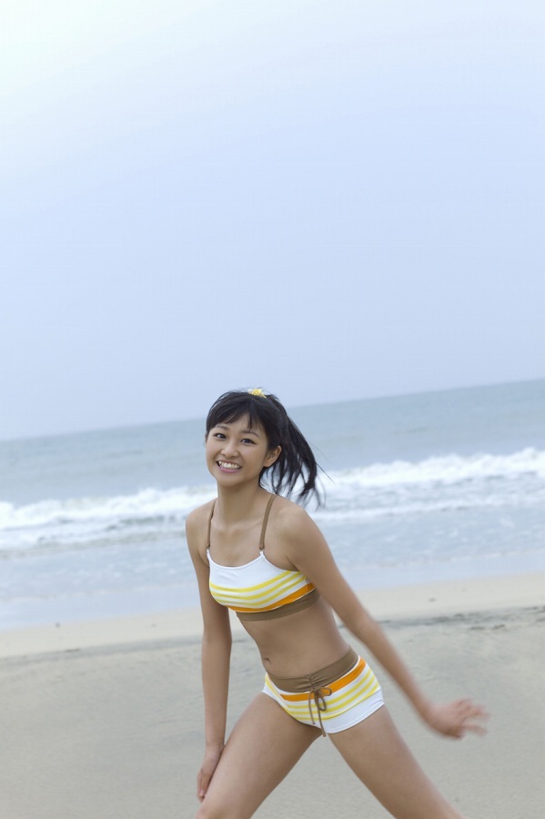 【和田彩花グラビア画像】元ハロプロアイドルの可愛くて健康的なビキニ姿 57