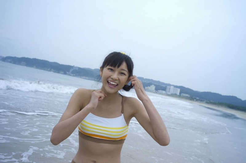 【和田彩花グラビア画像】元ハロプロアイドルの可愛くて健康的なビキニ姿 65