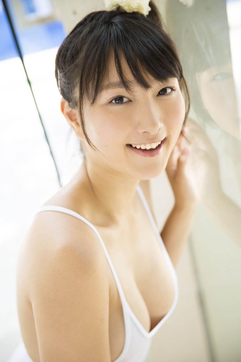 【山田菜々グラビア画像】あどけない顔立ちにムッチリボディがエロい元NMB48アイドル 22