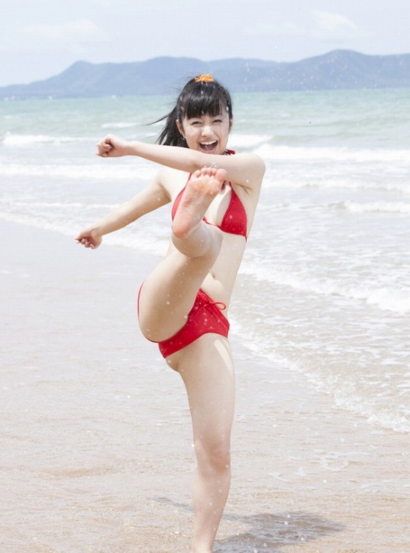 【伊倉愛美グラビア画像】ももクロ初期アイドルの可愛くチョイエロな水着姿 07