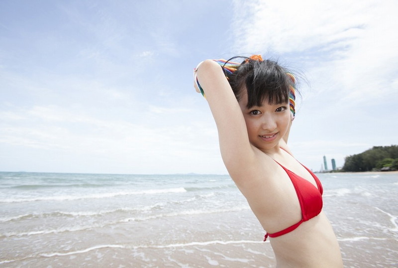 【伊倉愛美グラビア画像】ももクロ初期アイドルの可愛くチョイエロな水着姿 09