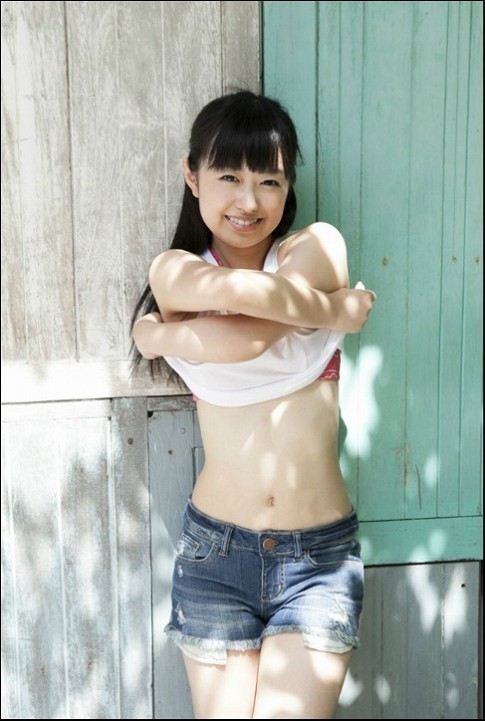 【伊倉愛美グラビア画像】ももクロ初期アイドルの可愛くチョイエロな水着姿 14