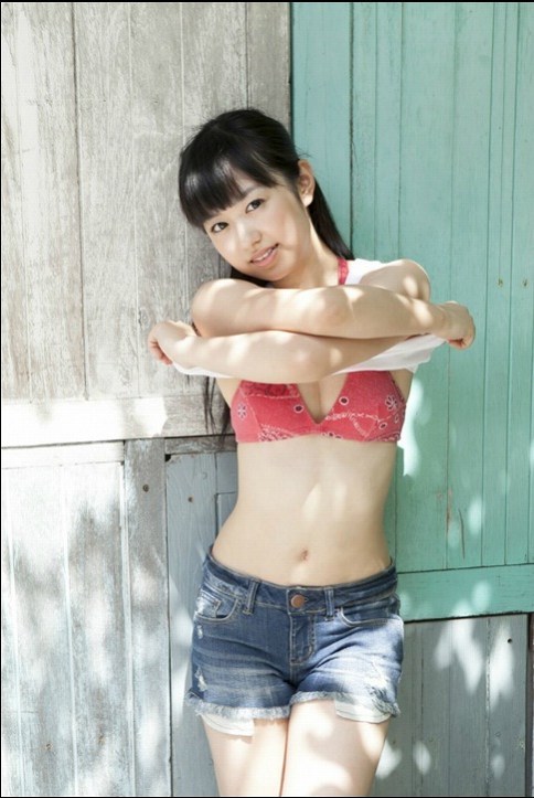 【伊倉愛美グラビア画像】ももクロ初期アイドルの可愛くチョイエロな水着姿 15