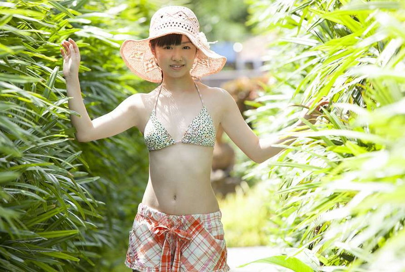 【伊倉愛美グラビア画像】ももクロ初期アイドルの可愛くチョイエロな水着姿 46