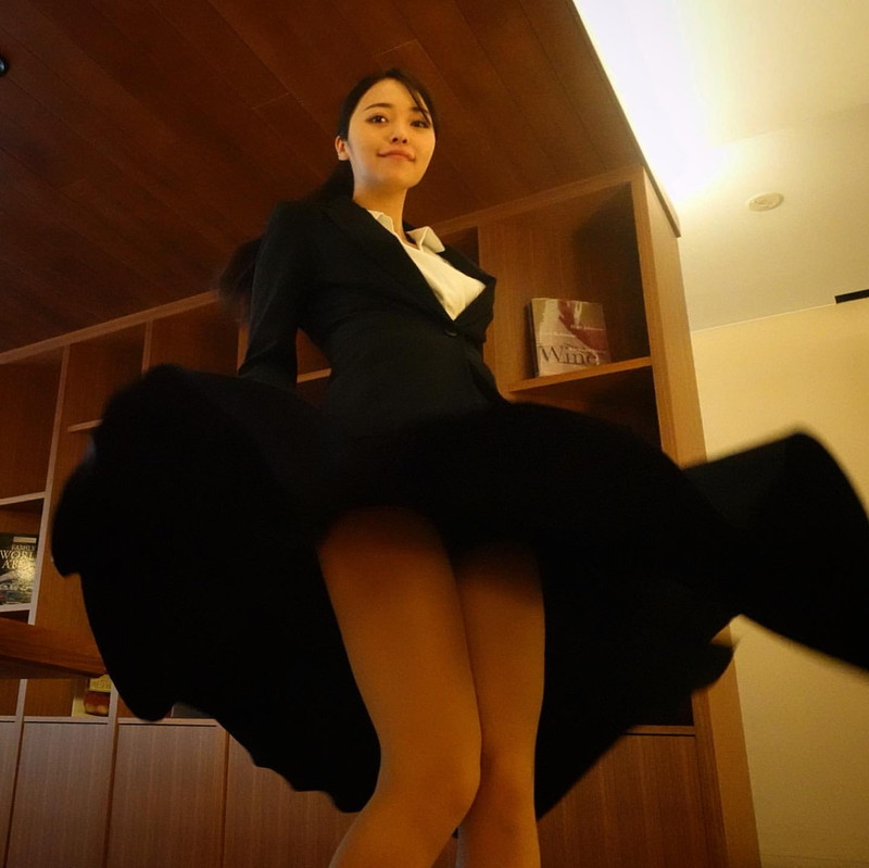 【黒澤ゆりかエロ画像】世界一スカートをめくられた女ってインパクトあるなｗ 62