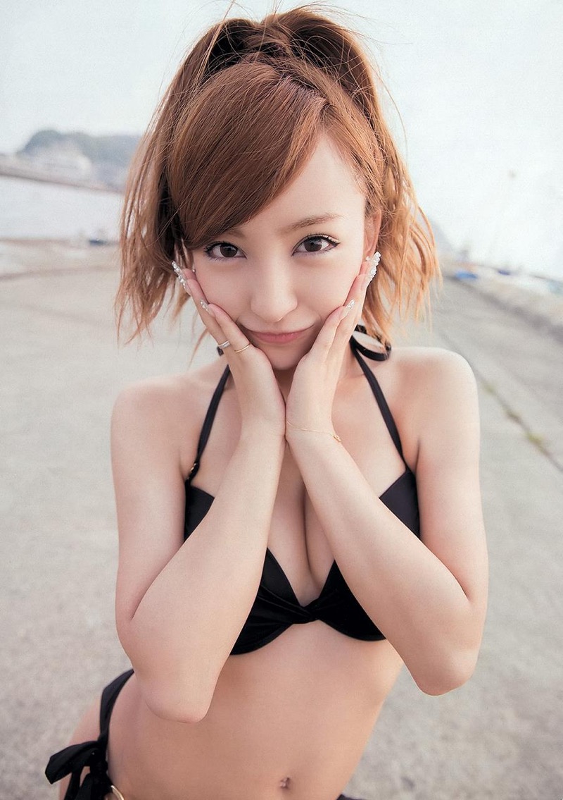 【板野友美エロ画像】大胆に谷間を見せつけるグラビア画像がエロい元AKB48アイドル 66