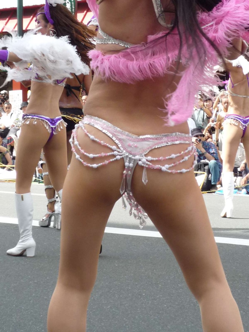 【素人サンバエロ画像】サンバカーニバルで大衆の前で大胆に身体を晒す露出女！ 80