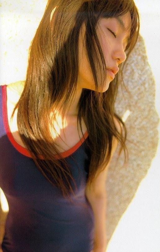 【山口紗弥加エロ画像】数多くのドラマに出演してきたベテラン女優の初々しい水着写真 08