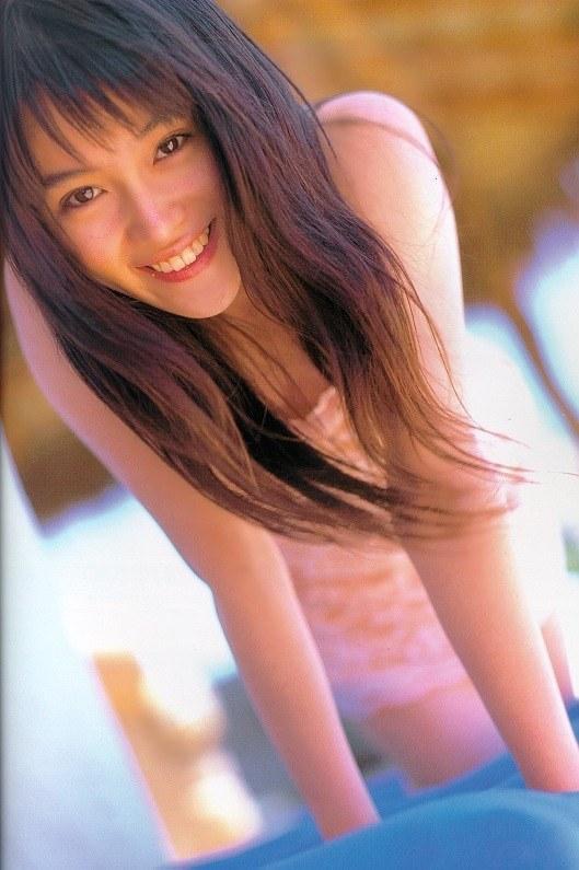 【山口紗弥加エロ画像】数多くのドラマに出演してきたベテラン女優の初々しい水着写真 10