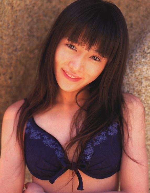 【山口紗弥加エロ画像】数多くのドラマに出演してきたベテラン女優の初々しい水着写真 12