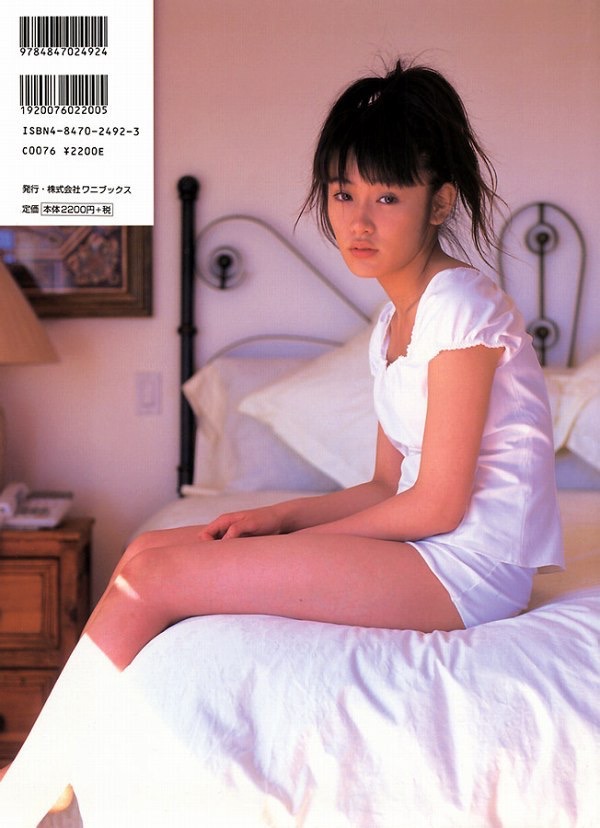 【山口紗弥加エロ画像】数多くのドラマに出演してきたベテラン女優の初々しい水着写真 28