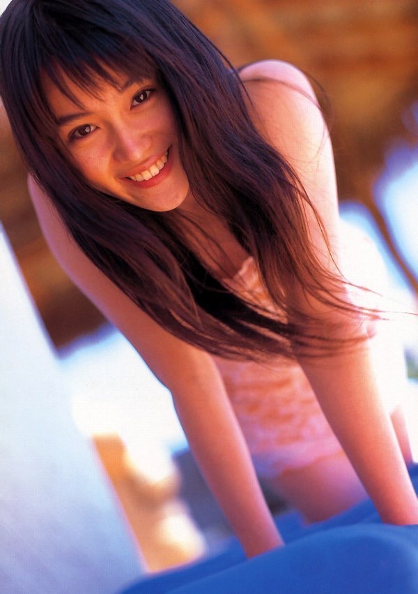 【山口紗弥加エロ画像】数多くのドラマに出演してきたベテラン女優の初々しい水着写真 30
