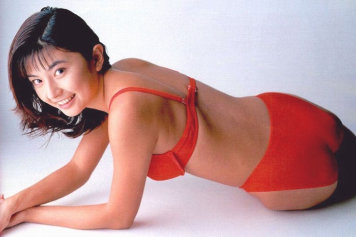 【松田純グラビア画像】セクシーな目線が魅力的なグラビアアイドルのノーブラ乳寄せ写真 10