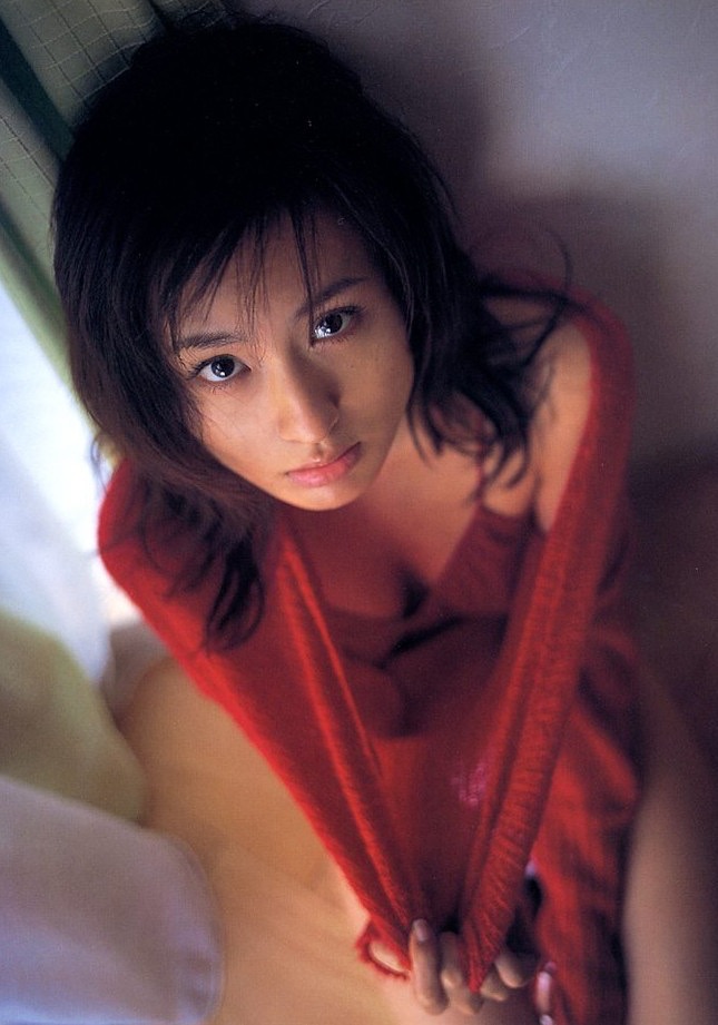 【遠野舞子グラビア画像】90年代に活躍したアイドル歌手が熟女グラドルとして復活するってマジ！？ 19