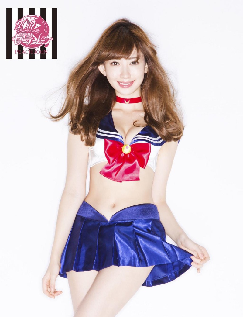 【小嶋陽菜グラビア画像】芸歴20周年目前の元AKB48アイドルが見せた谷間チラリ画像がこちら 61
