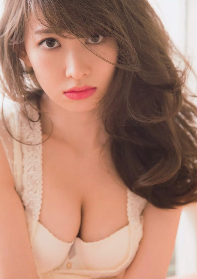 【小嶋陽菜グラビア画像】芸歴20周年目前の元AKB48アイドルが見せた谷間チラリ画像がこちら 69