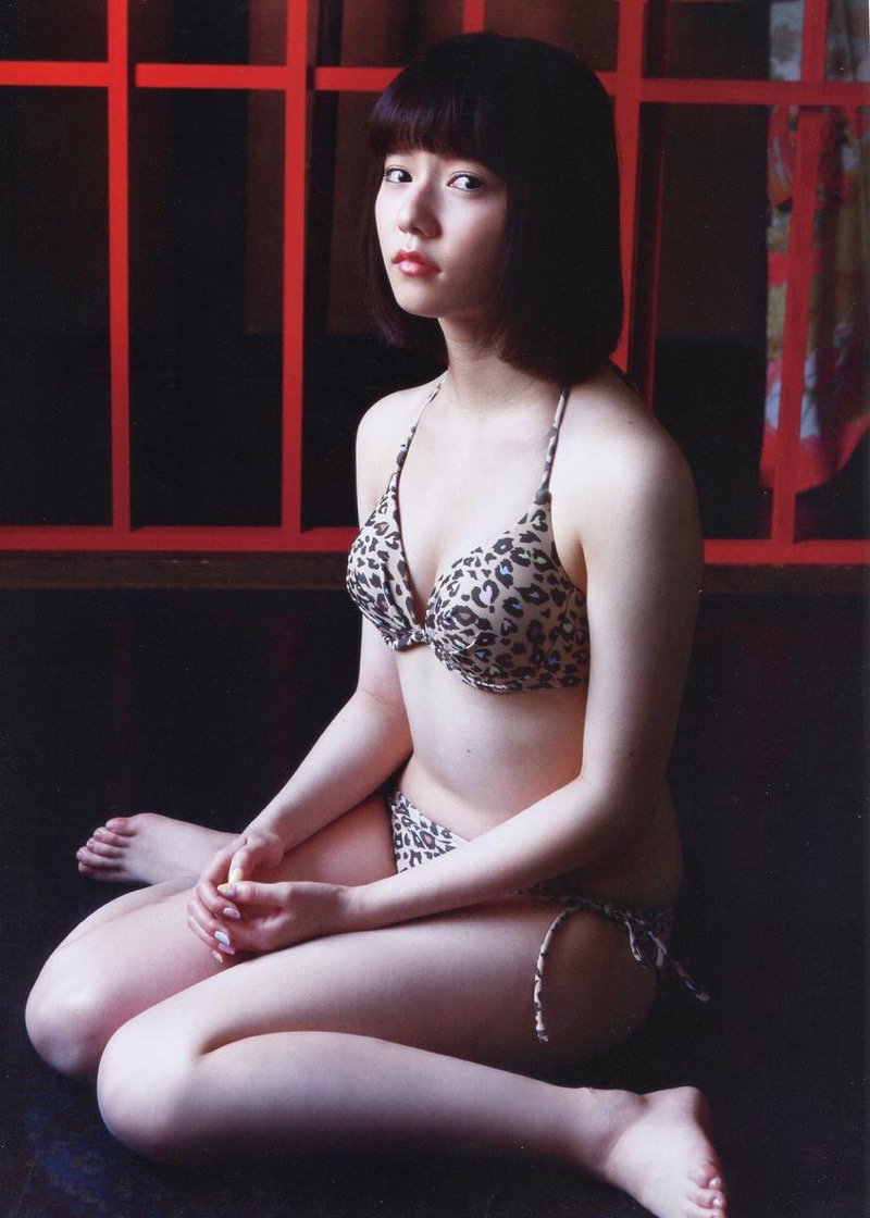 【島崎遥香グラビア画像】さらさらロングのボブヘアが似合ってエクボも可愛い元AKB48アイドル 39