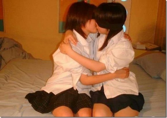【レズエロ画像】女性同士で愛し合って唇や性器を重ね合う百合カップルのセックス画像 50