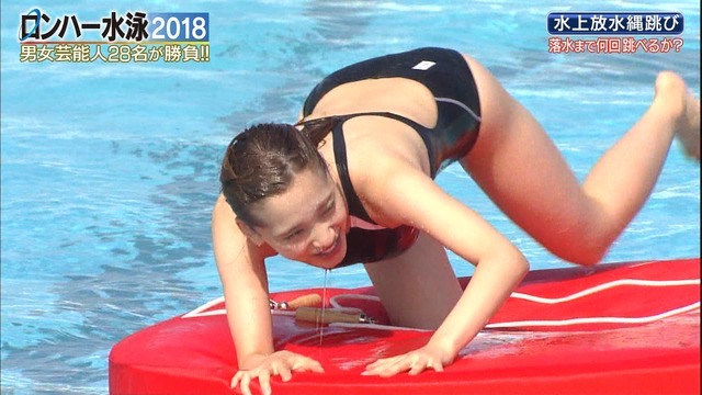【お宝キャプ画像】女性タレントがロンドンハーツ水泳大会で競泳水着でハイレグ大開脚しちゃったｗｗｗｗ 62