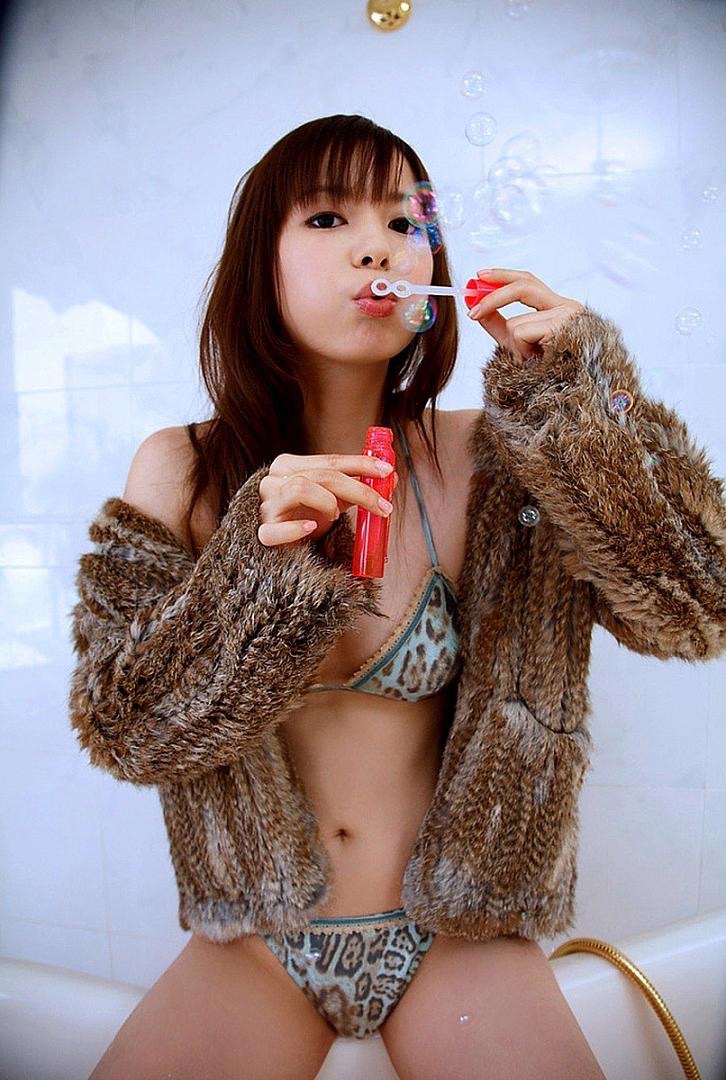 【中川翔子グラビア画像】しょこたんブログで有名になったブロガータレントのエロビキニ画像 46