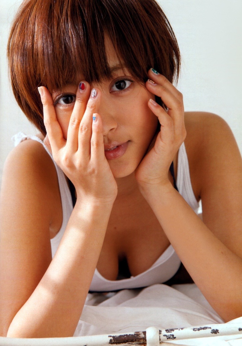 【夏菜グラビア画像】アラサーになってもショートヘアが似合って可愛いスレンダー美人女優 42
