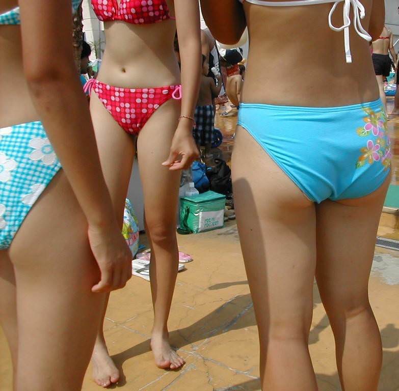 【素人水着エロ画像】真夏の海水浴場で開放的なギャルのビキニ姿をこっそり撮ったったｗｗｗｗ 67