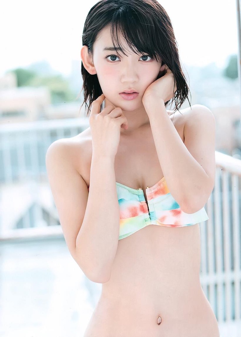 【宮脇咲良グラビア画像】透明感のある美肌がキレイな美少女系AKB48アイドルのエッチなビキニ姿 10