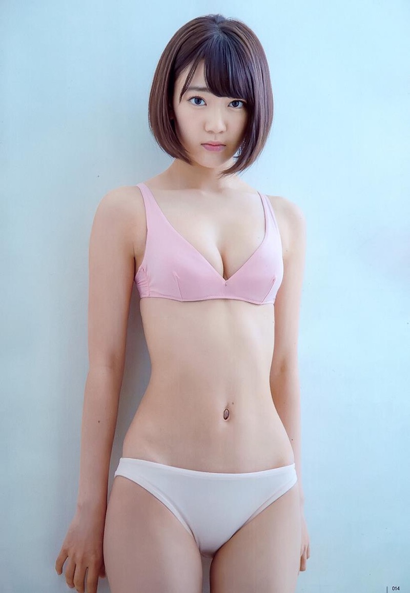 【宮脇咲良グラビア画像】透明感のある美肌がキレイな美少女系AKB48アイドルのエッチなビキニ姿 16