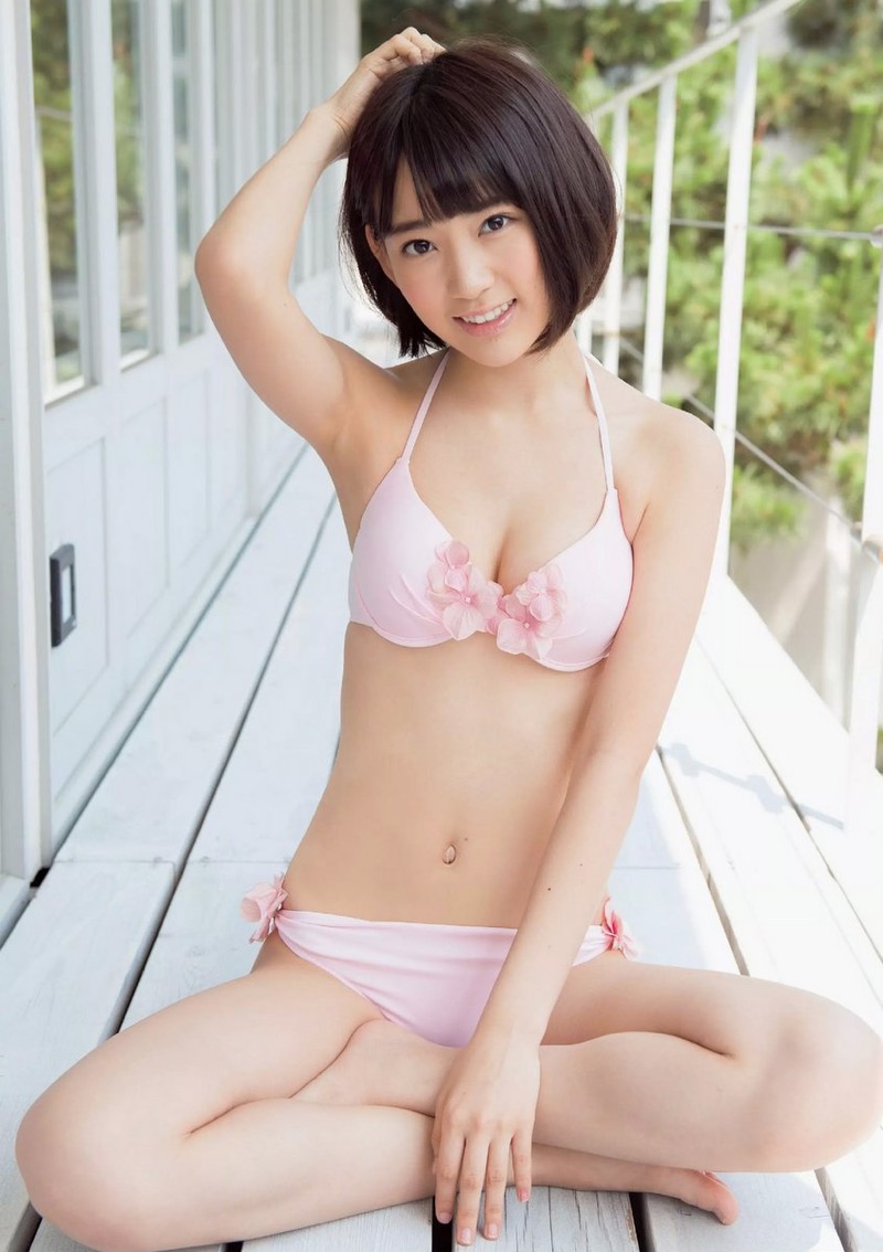 【宮脇咲良グラビア画像】透明感のある美肌がキレイな美少女系AKB48アイドルのエッチなビキニ姿 21